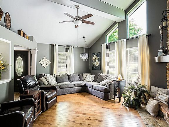 4th image of 3790 Blackmon Ln