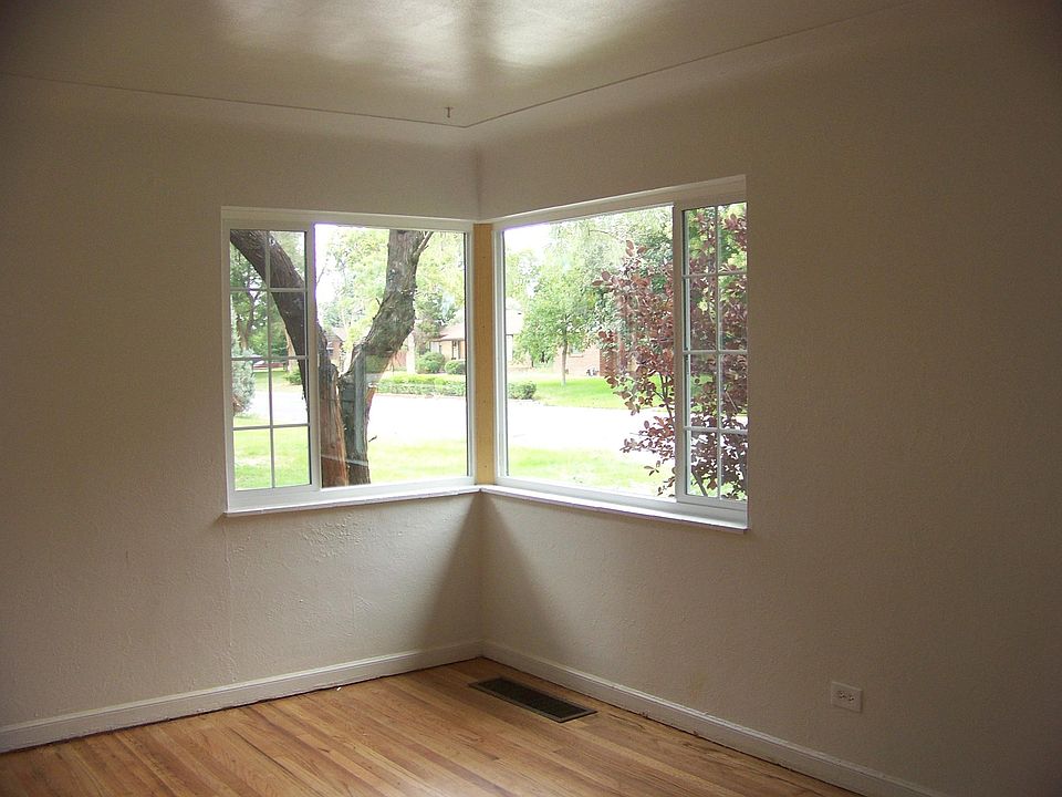 2nd image of 3021 Poplar St