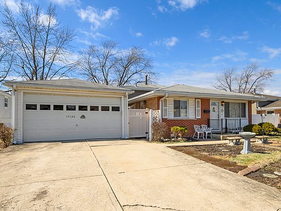 2nd image of 15120 Springfield Ave