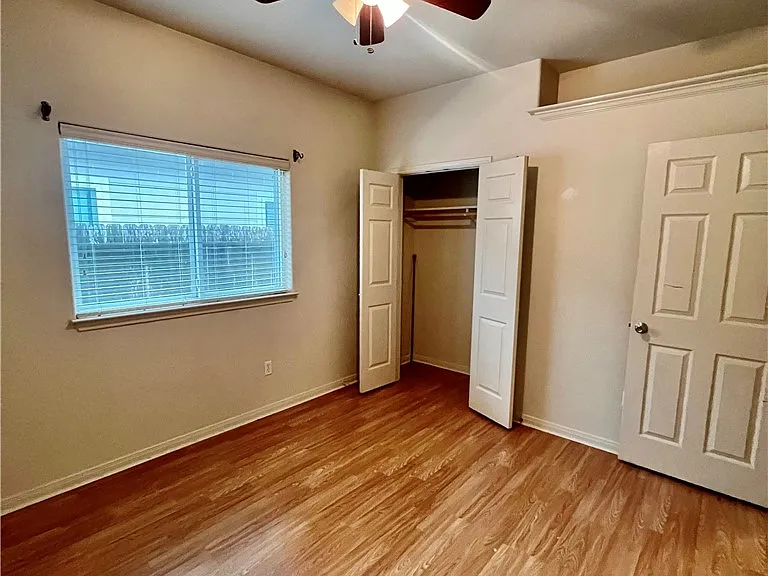 2545 Las Brisas St — Photo 32