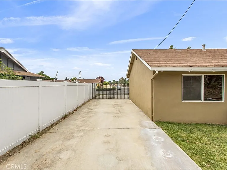2960 Sterling St — Photo 22