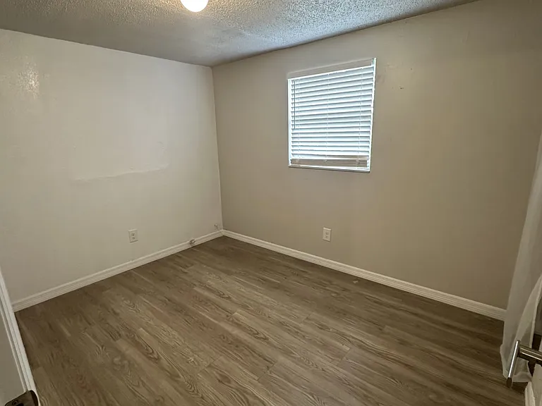 2620 E 33rd Ave — Photo 26