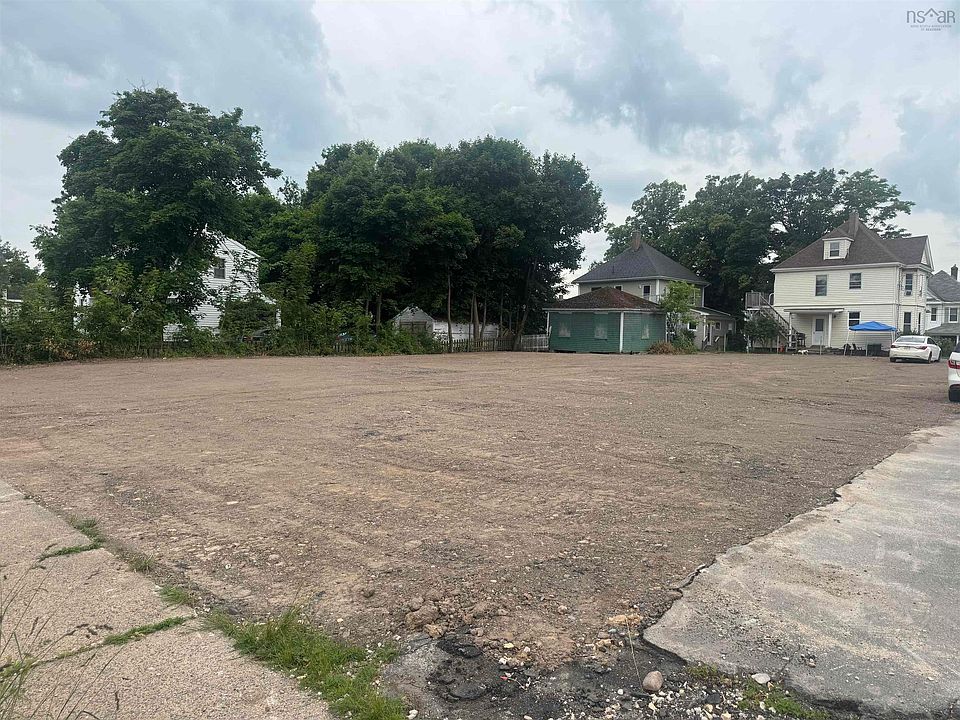 2nd image of 225 McColl St