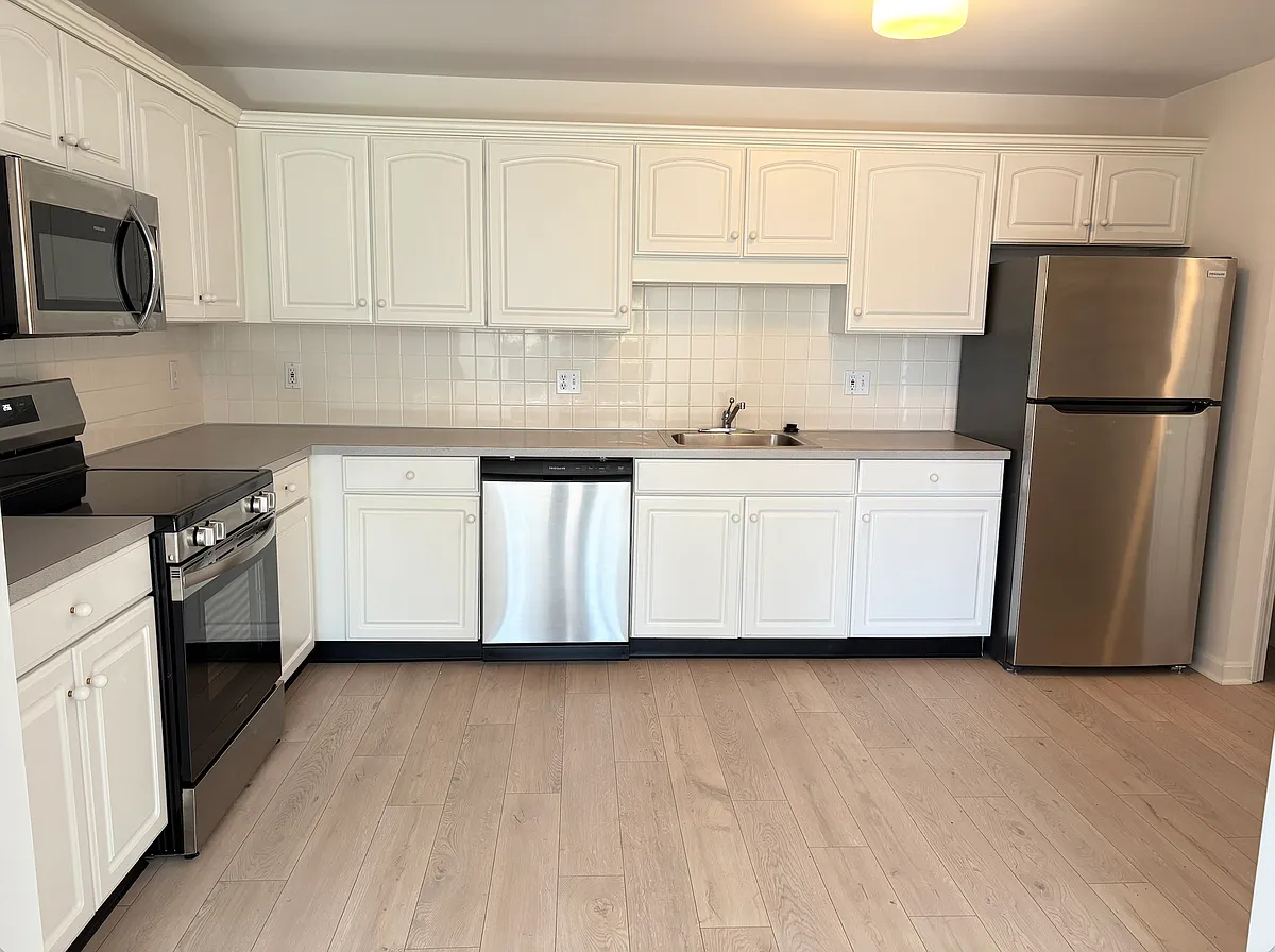Building Photo - 137 Florence St #135/27