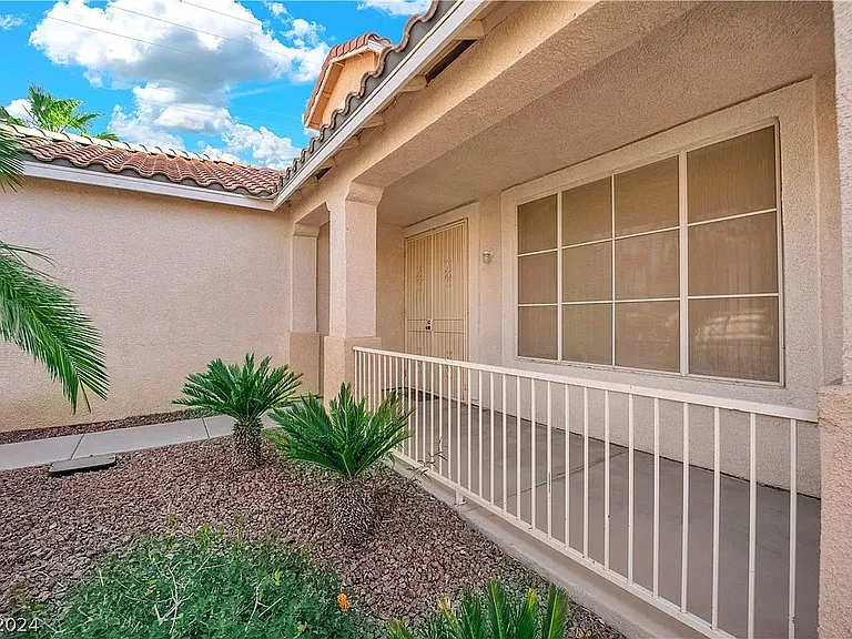 358 Velino Ave — Photo 2