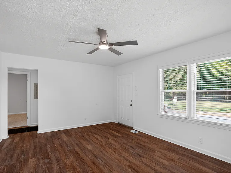 1276 Womack Ave — Photo 9