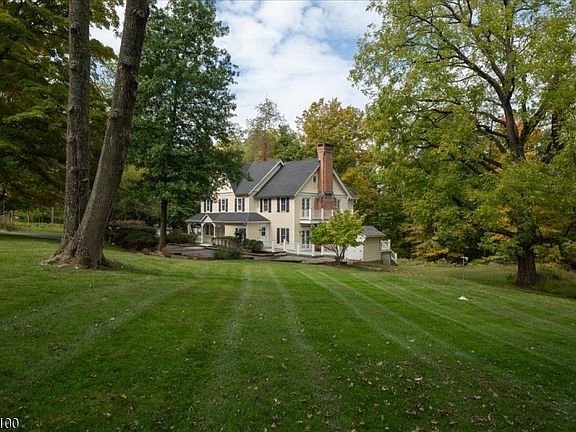 5th image of 42 Academy St