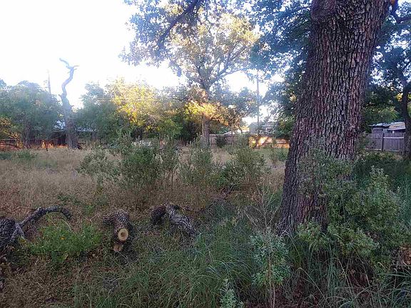 5th image of 629 Fir Ln