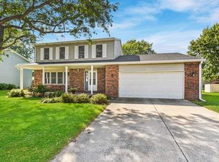 1001 Fawn Dr, Mahomet, IL 61853