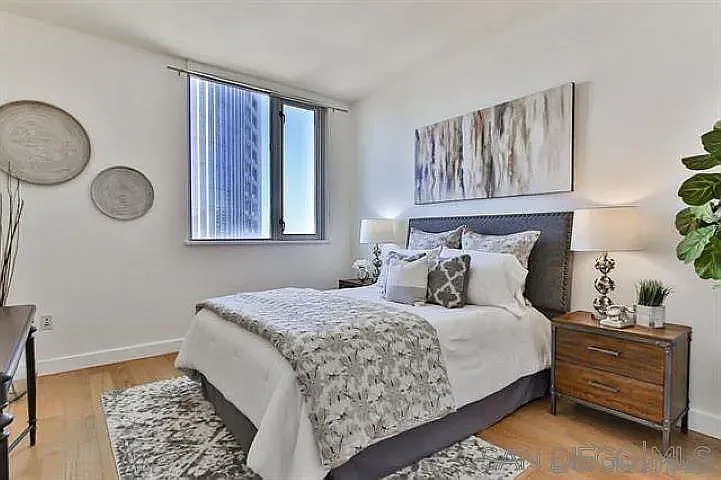 700 W East St #2702 — Photo 11