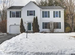 542 Victory Cir, Ballston Spa, NY 12020