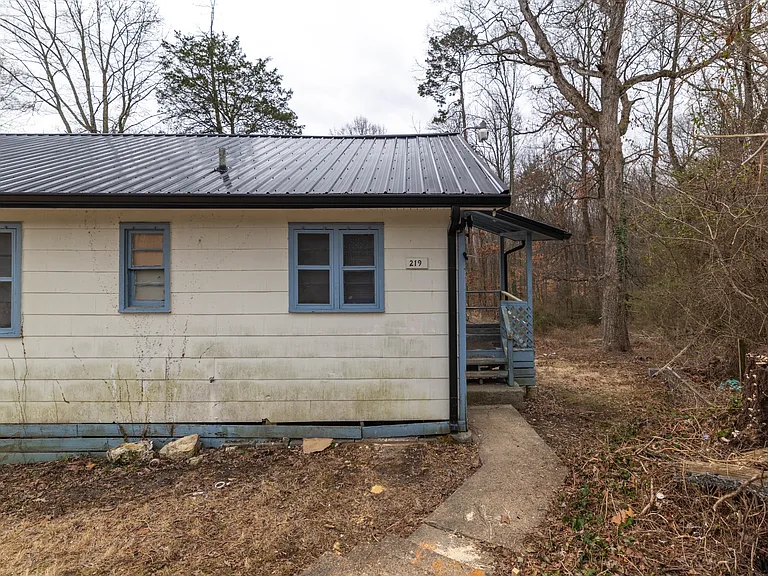 219 Highland Ave — Photo 7