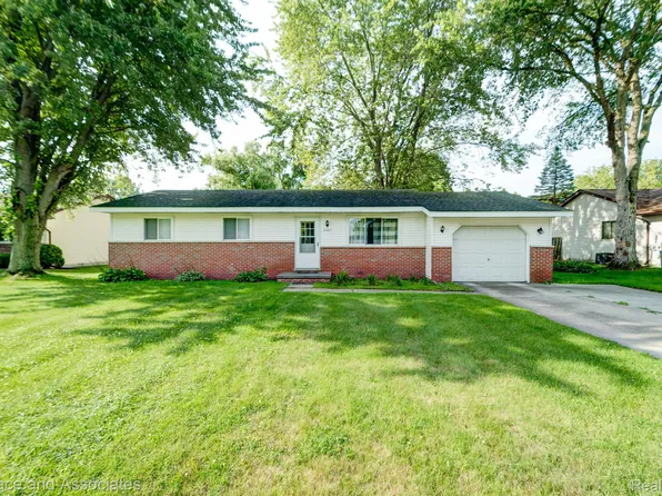 3307 Krafft Rd, Fort Gratiot, MI 48059