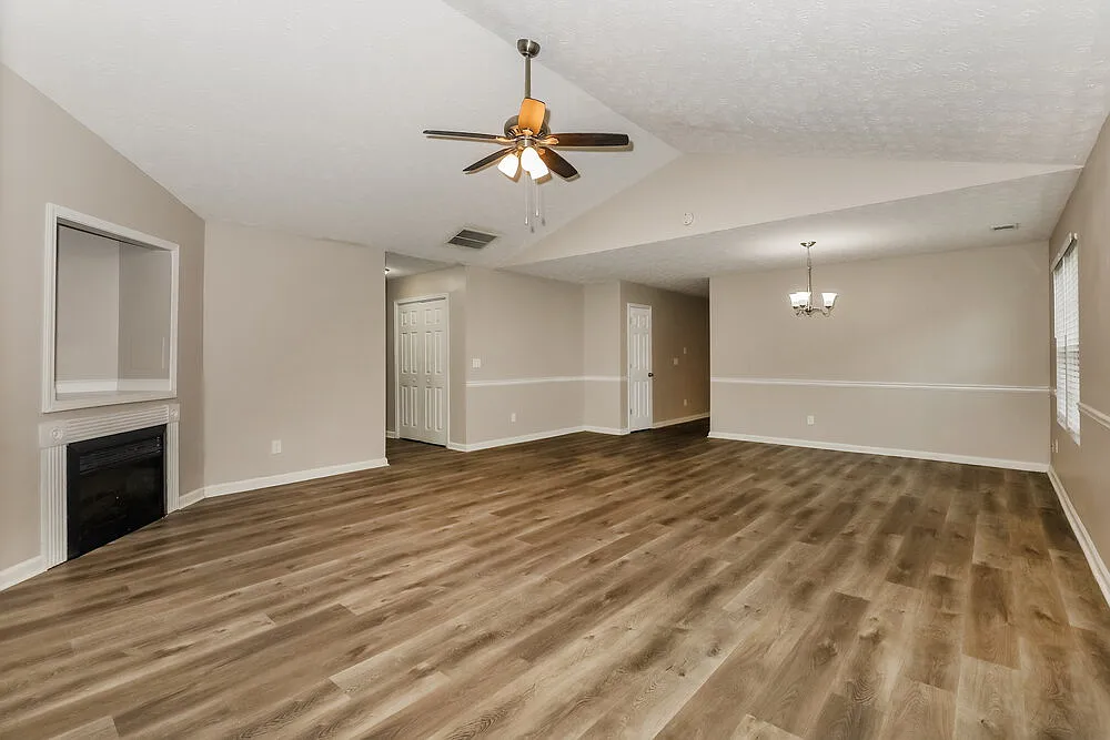 4 bed, 3.0 bath, 2040 sqft, $1,955 — Photo 4