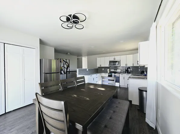 8570 S Harvard Park Dr, Sandy, UT 84094