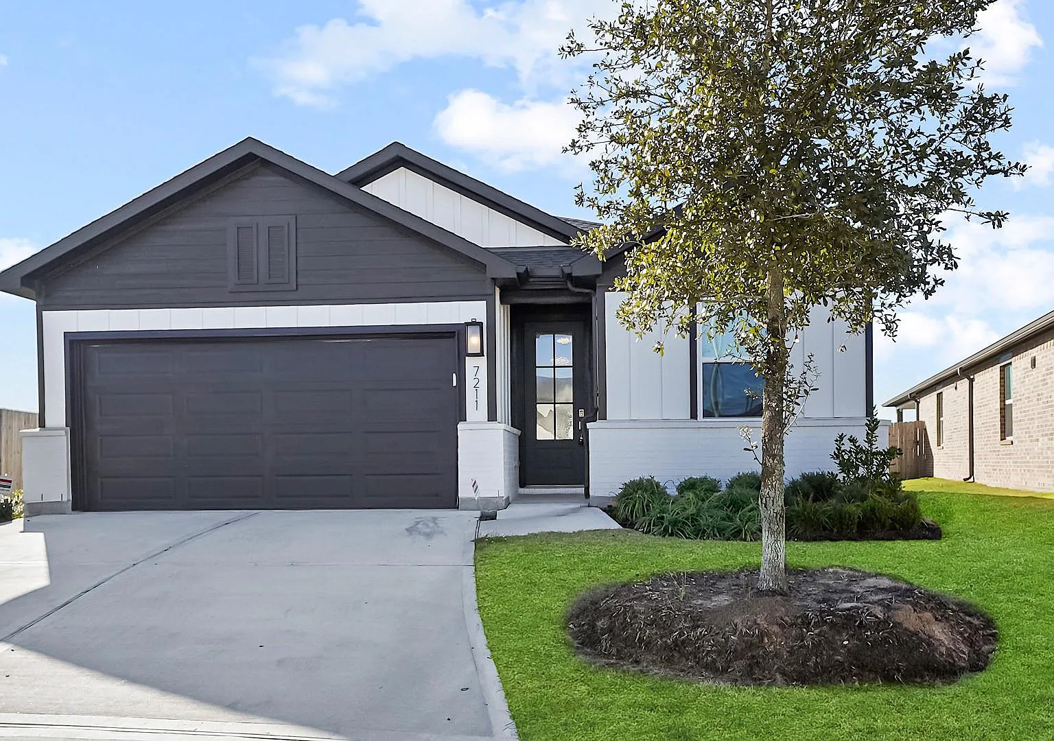 4 bed, 2.0 bath, 1730 sqft, $2,300 — Photo 1