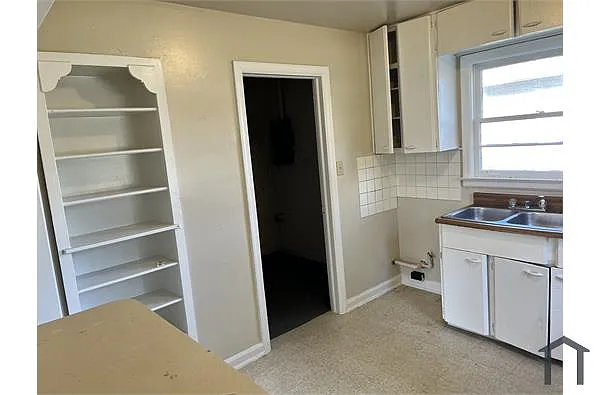 Building Photo - 2204 N Kitley Ave