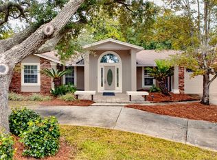 6 Lakeshore Dr, Shalimar, FL 32579