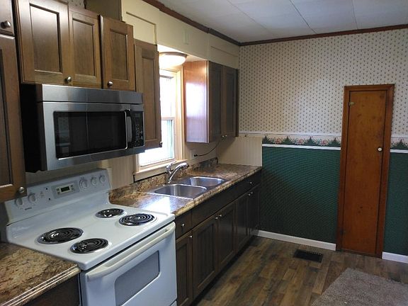 5th image of 216 Smith St