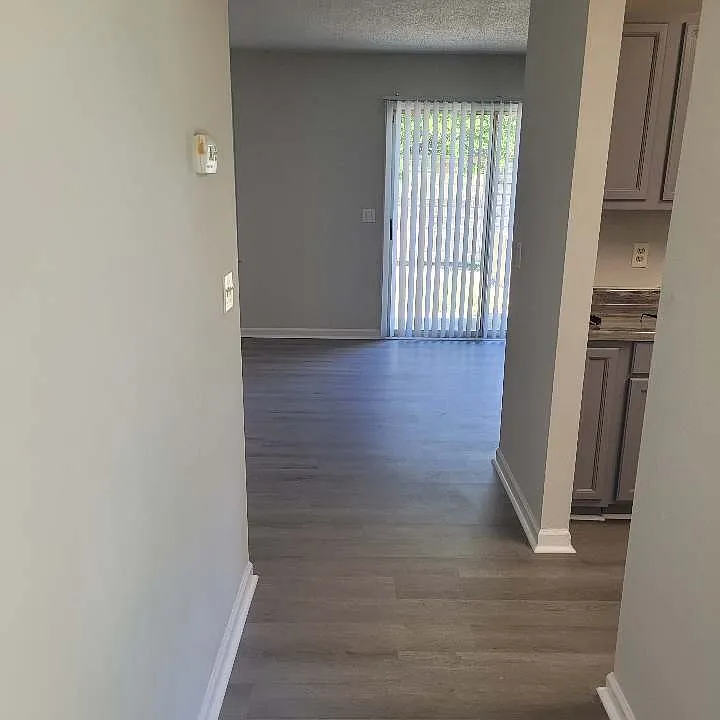 2 bed, 1040 sqft, $1,200 — Photo 3