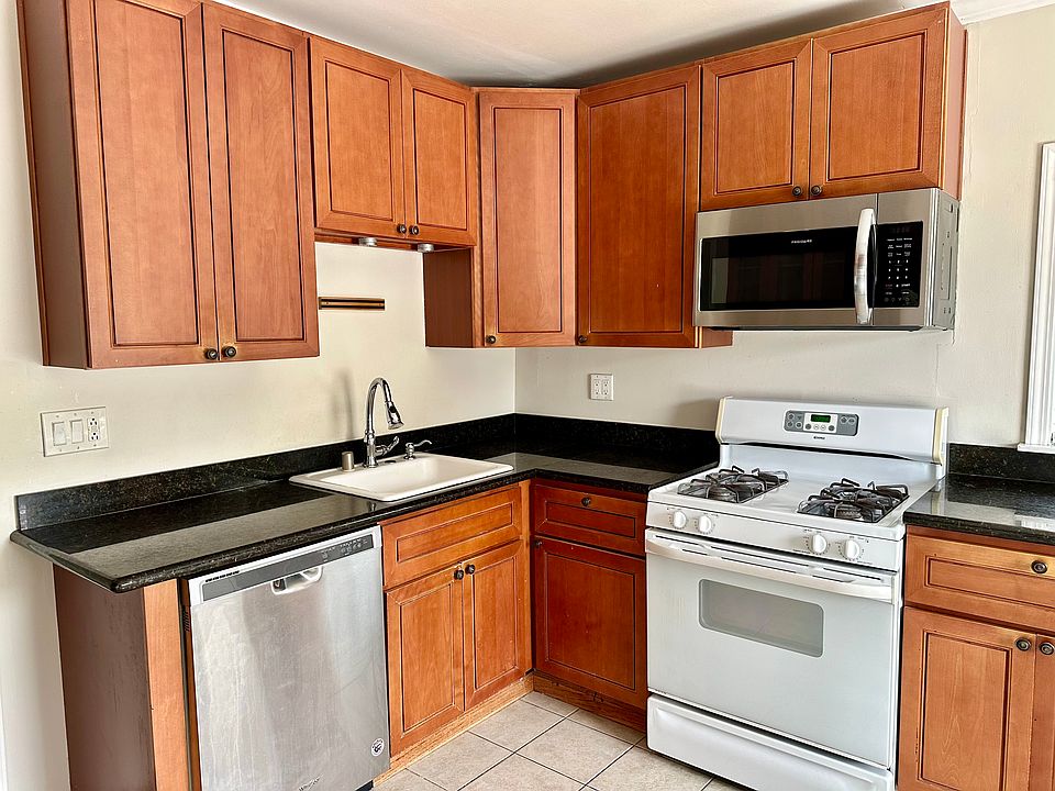 Eat-in Kitchen