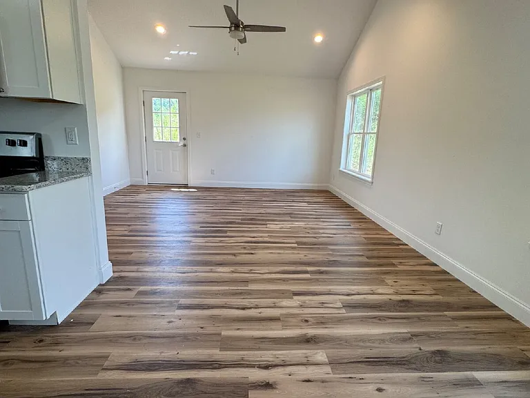 380 Quinn Hill Ln — Photo 3