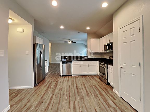 3rd image of 3037 Camelia View Ln