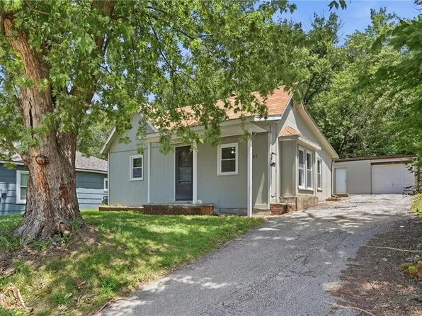 205 N 4th St, Edwardsville, KS 66111