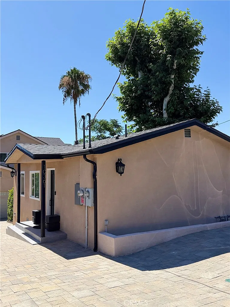 2 bed, 726 sqft, $3,295 — Photo 4