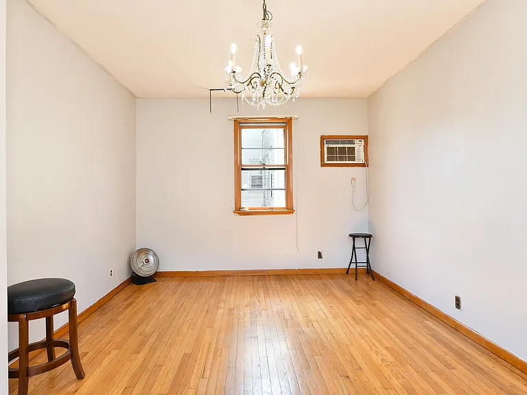 241 Maple St — Photo 6