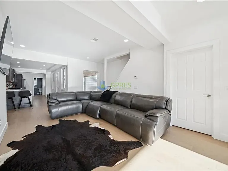 1308 Goettman St — Photo 7