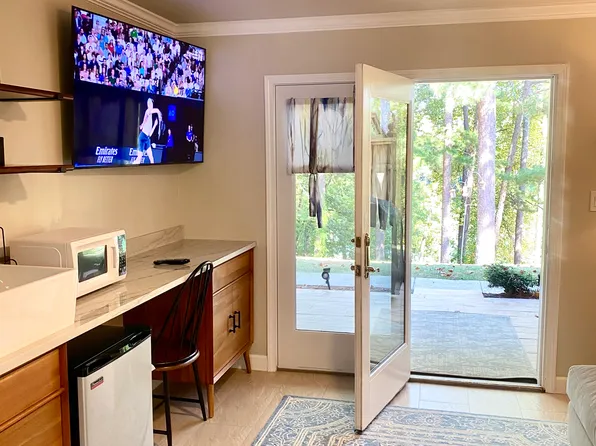 2109 Pine Tree Dr, Buford, GA