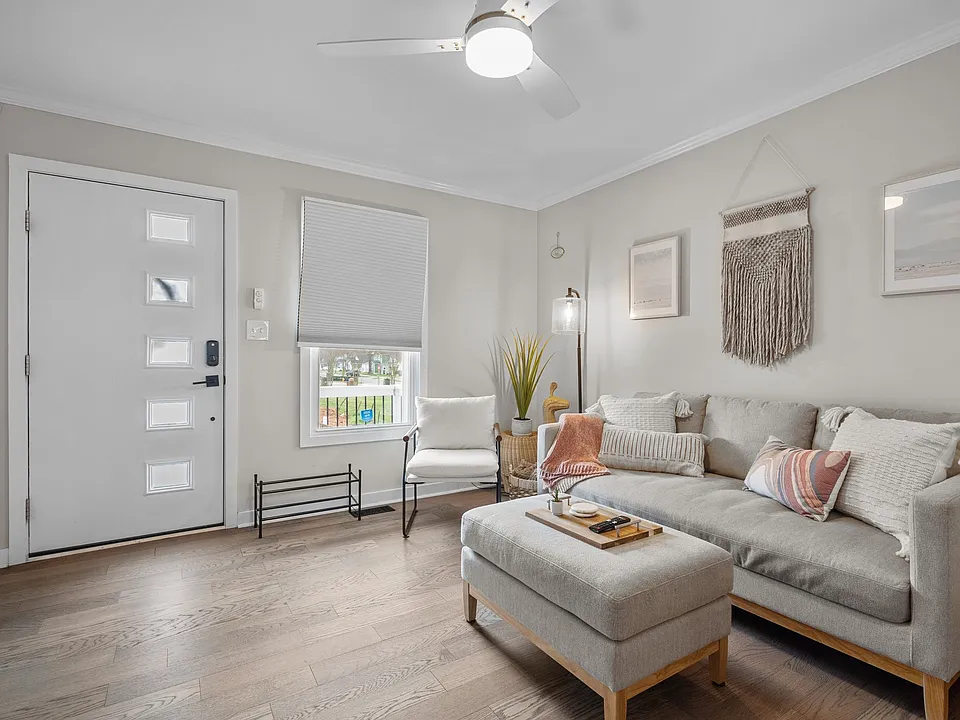 220 Woodsborough Pl
