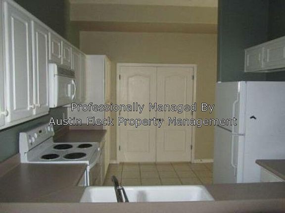 3rd image of 4533 N 22nd St Unit 102