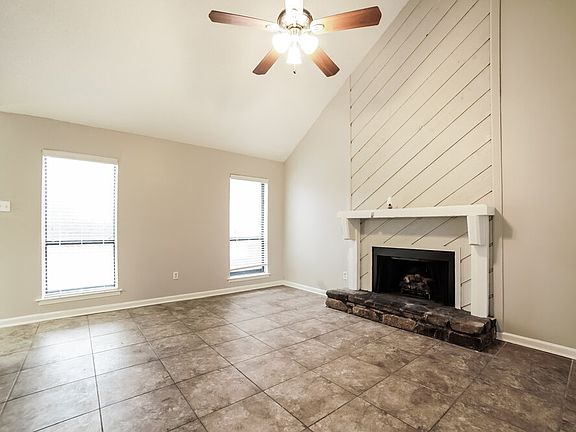 5th image of 4381 Crescent Park Dr