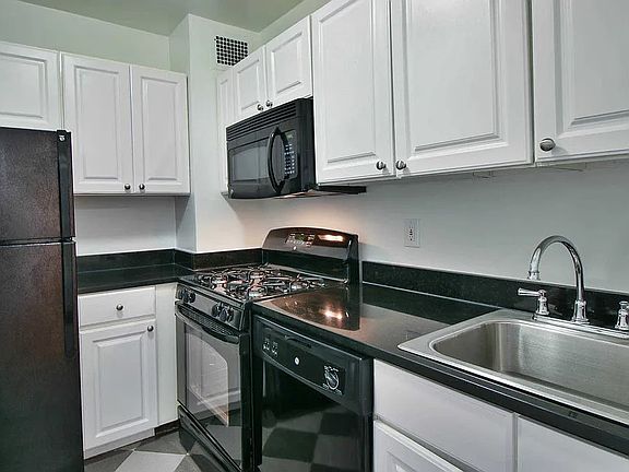 4th image of 420 E 80th St APT 4E