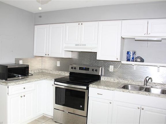 3rd image of 334 Cape Coral Pkwy W APT 1