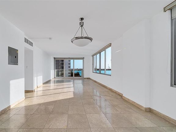 4th image of 1000 West Ave Ph 8