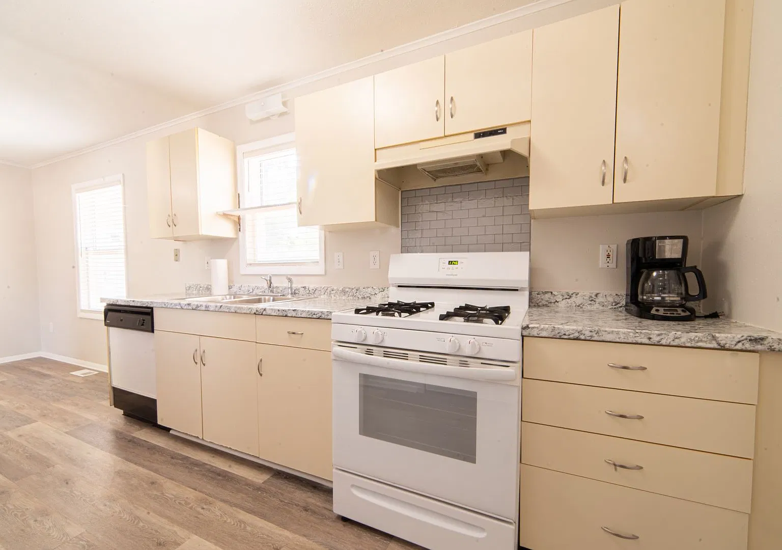 Spacious 3-Bedroom Home with Bonus Room & Wheelchair Accessibility in Vineland — Photo 2