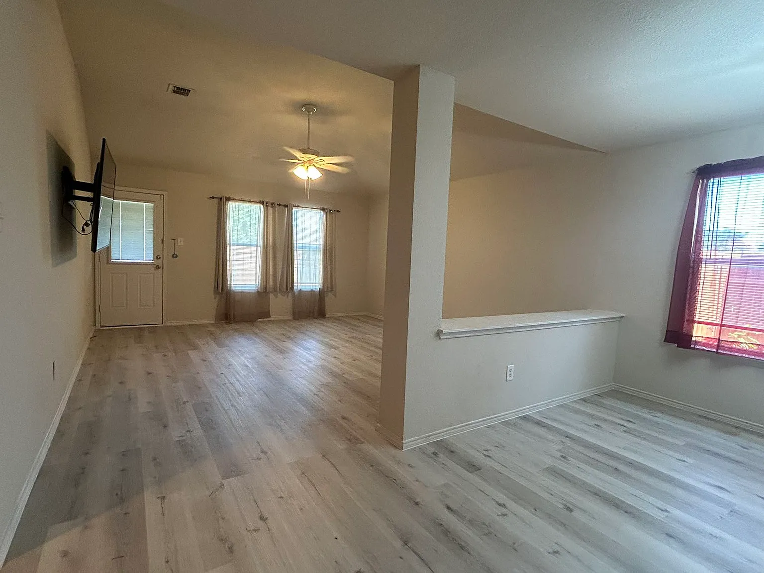 4 bed, 1870 sqft, $2,400 — Photo 2