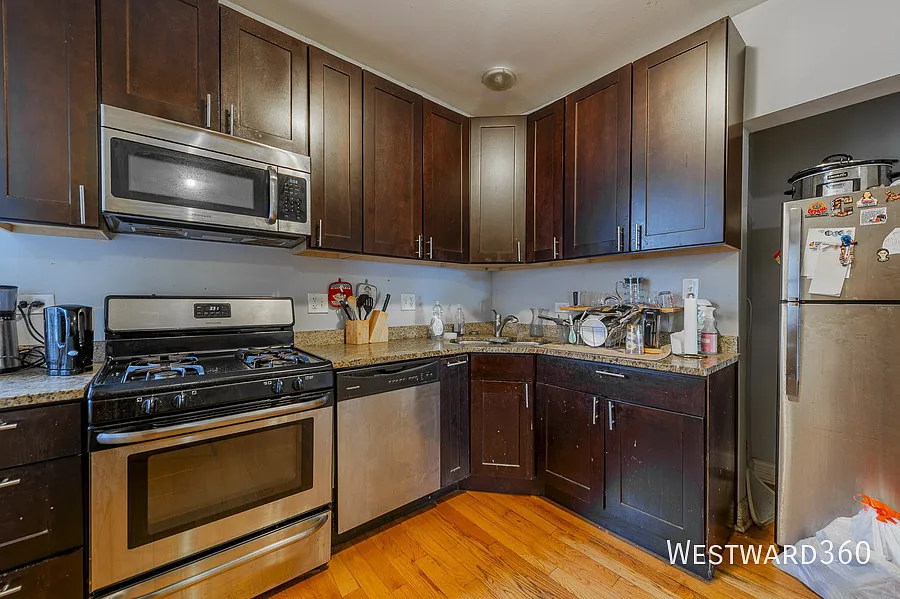 Building Photo - 3025 W Diversey Ave #3