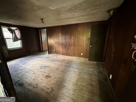 2nd image of 3965 Pecan St