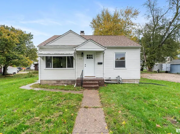 3216 McKinley Ave, Davenport, IA 52802