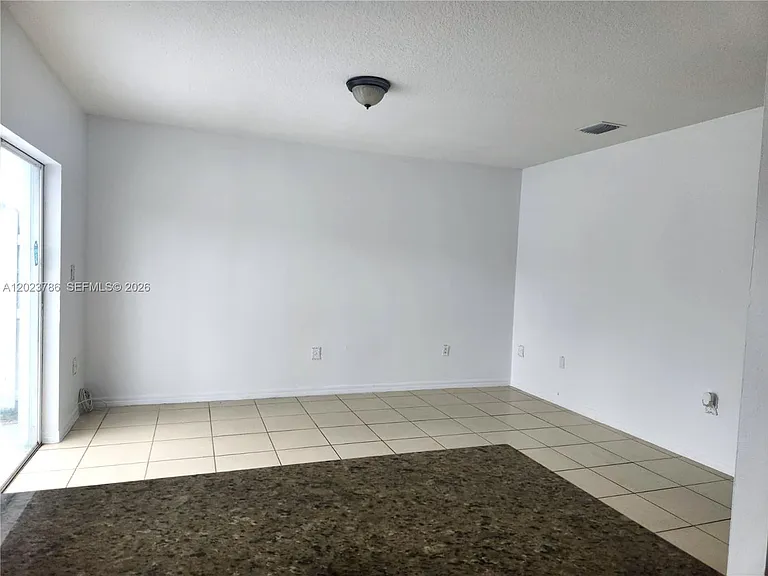 13658 SW 142nd Ter — Photo 4
