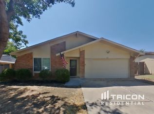 1210 Green Hill Dr, Arlington, TX 76014