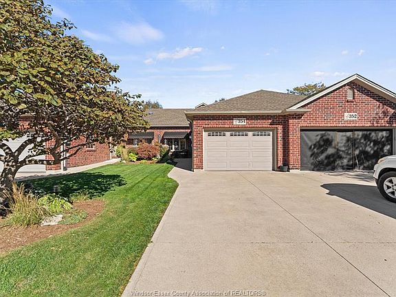 3rd image of 354 Cooper Cres