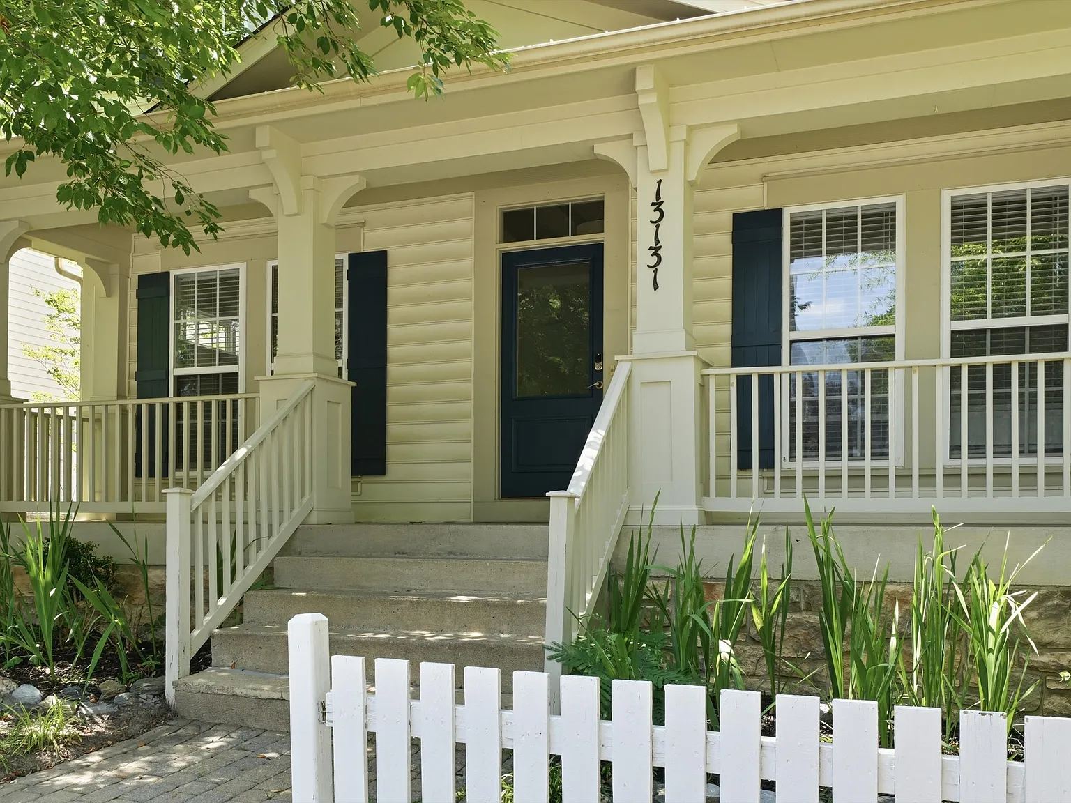 6 bed, 4045 sqft, $4,500 — Photo 2