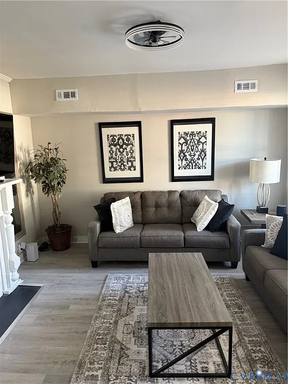3 bed, 2.0 bath, 1652 sqft, $2,500 — Photo 2