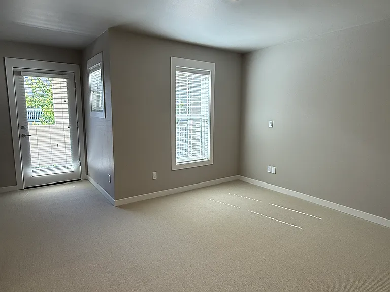 515 G St #124 — Photo 16