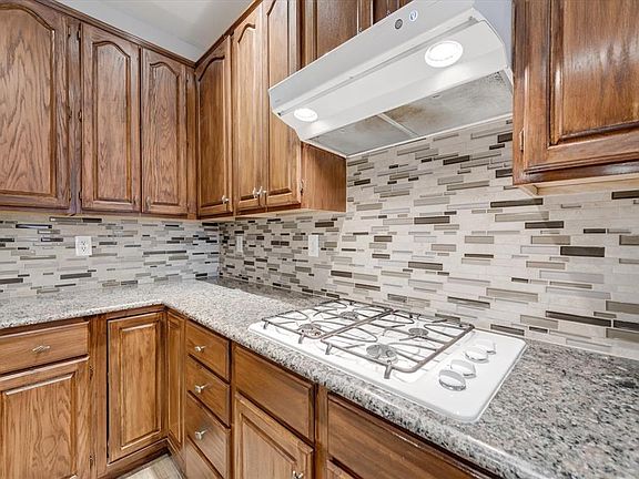 5th image of 2300 Sherwood Dr